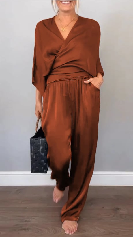 Ashlyn | Elegant Satin Set with V-Neck