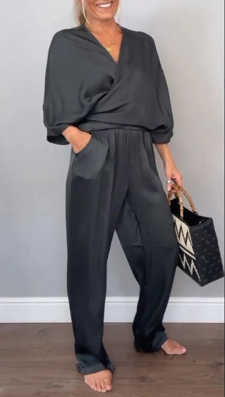 Ashlyn | Elegant Satin Set with V-Neck