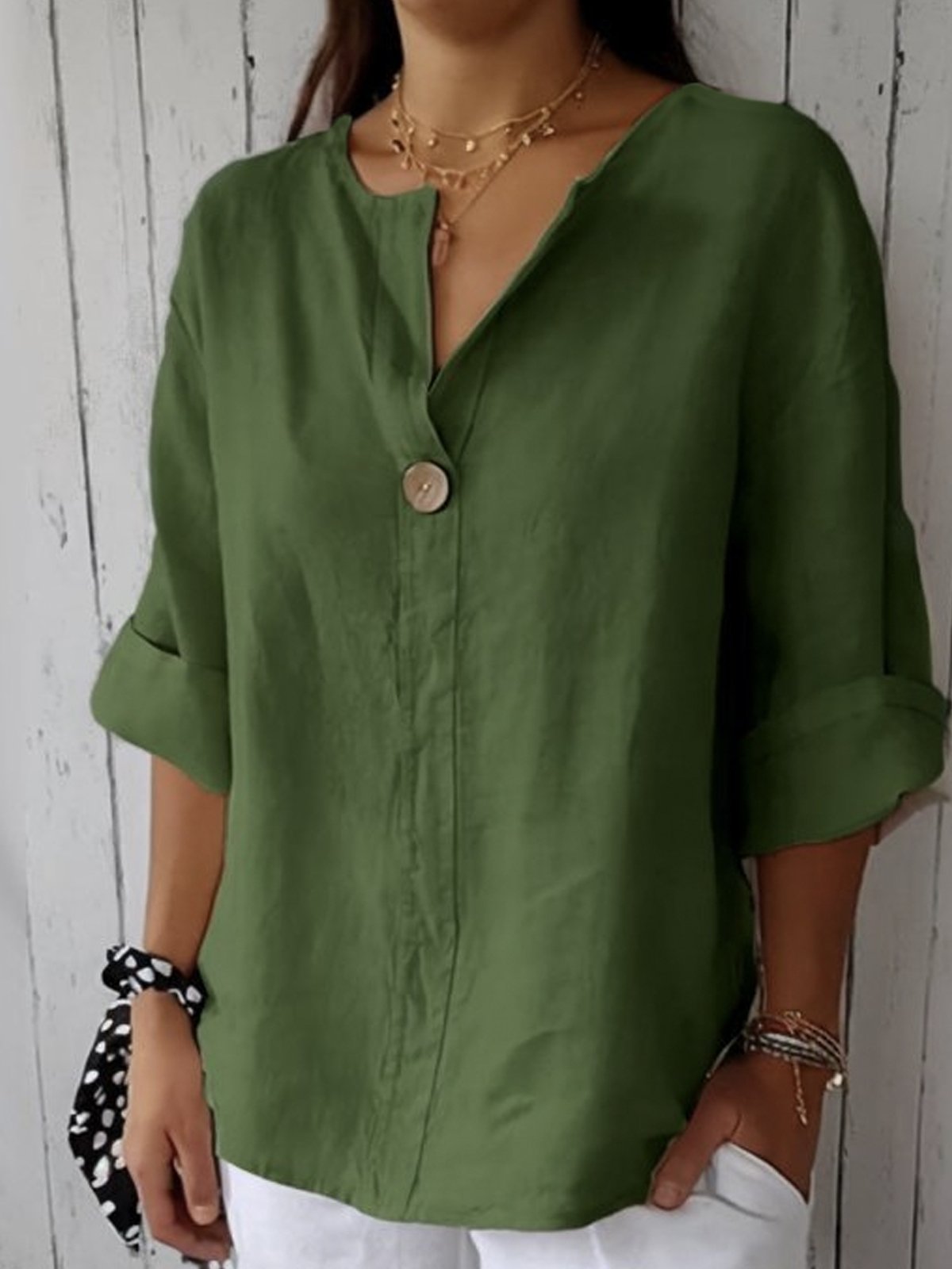 Gelda | Airy blouse with feminine V-neckline