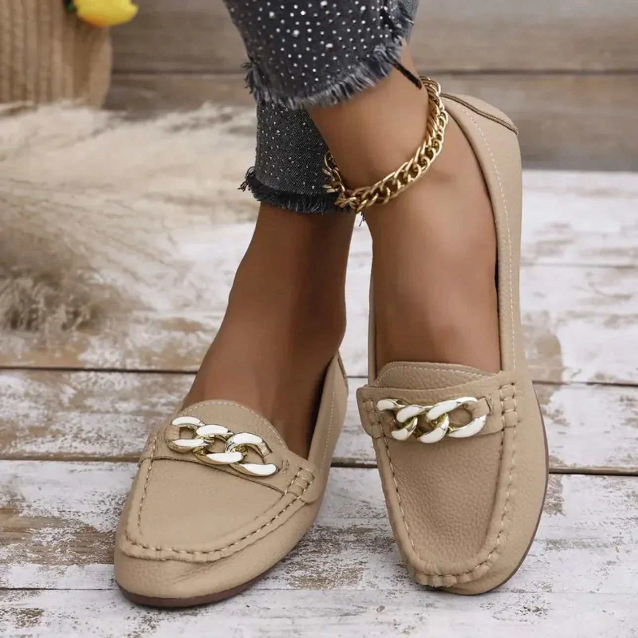 Kendal | Leather Slippers with Chunky Chain Details