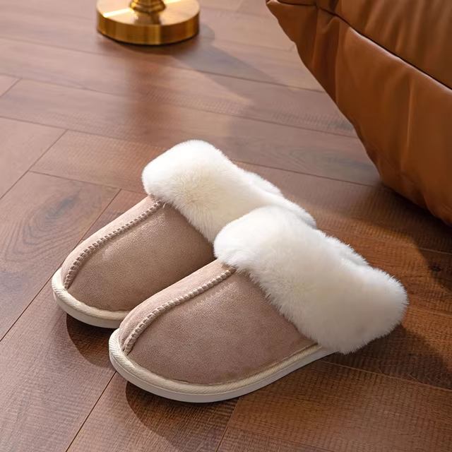 SnuggleFeet™ - Warm women's slippers - Khaki / 36-37
