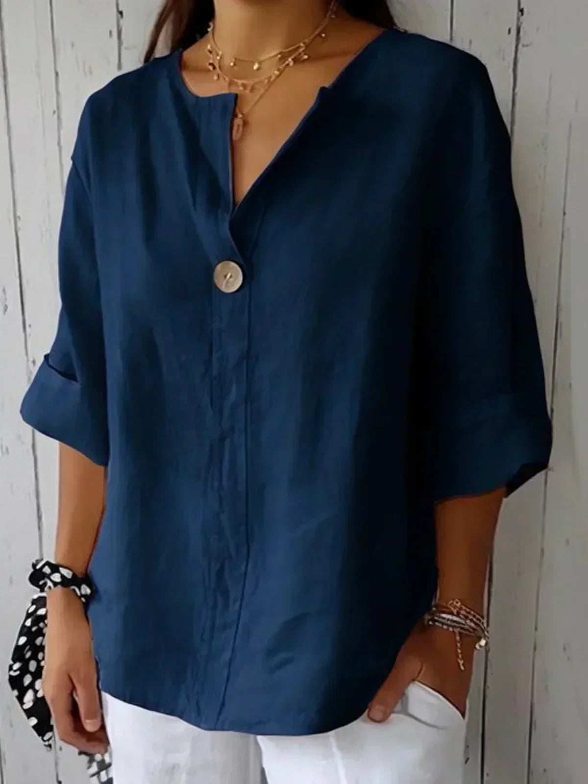 Gelda | Airy blouse with feminine V-neckline