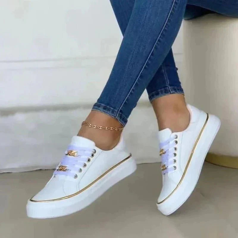 Levana™ - Fashionable trainers with chain design - White / 36