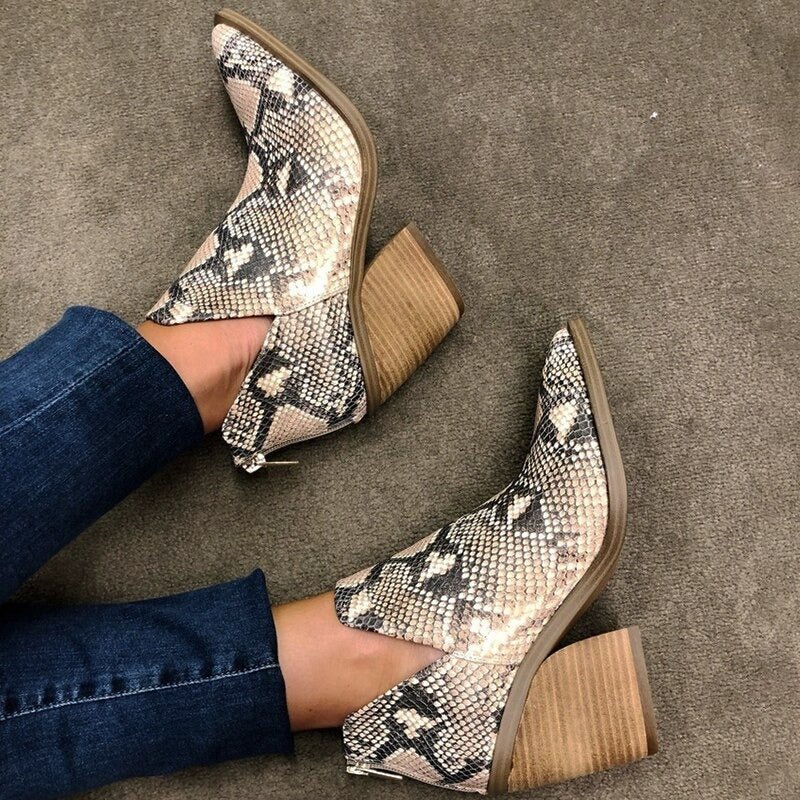 Bada | Suede boots with heel and pointed toe