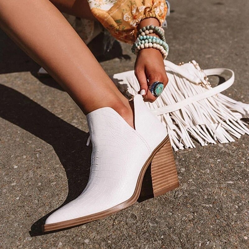 Bada | Suede boots with heel and pointed toe