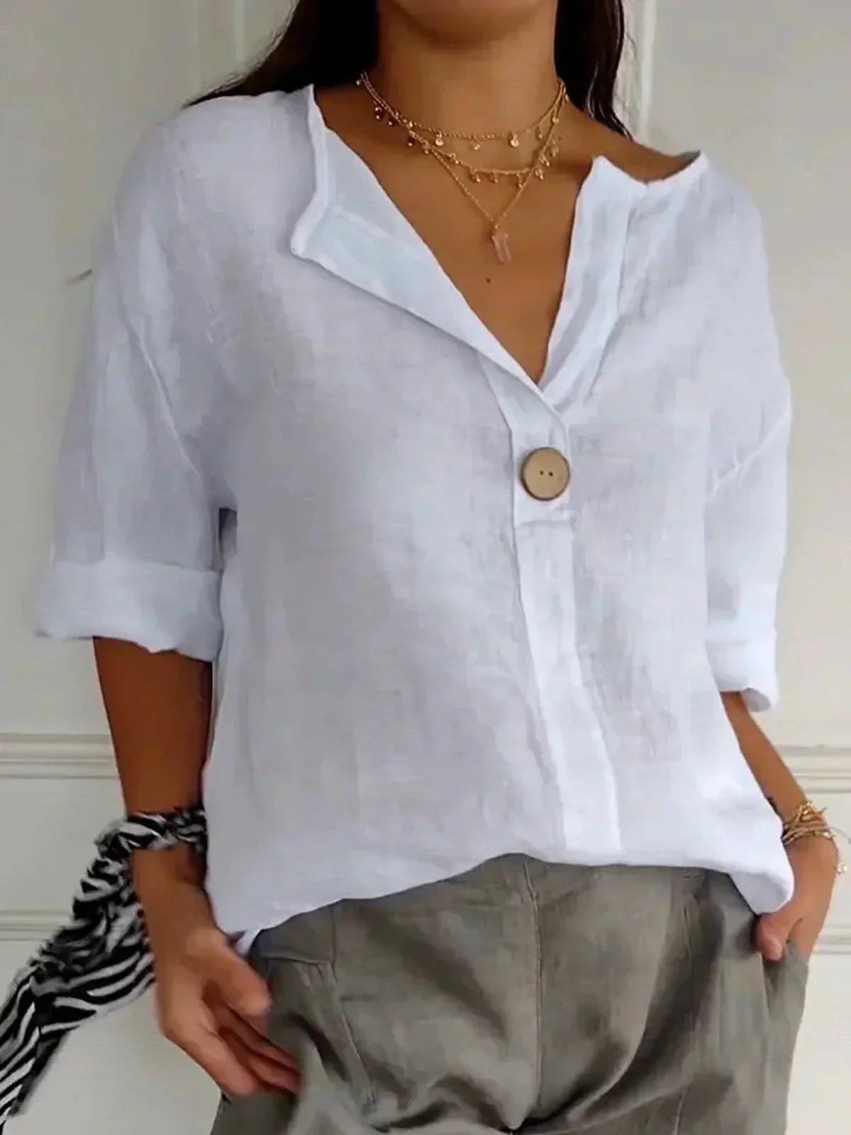 Gelda | Airy blouse with feminine V-neckline