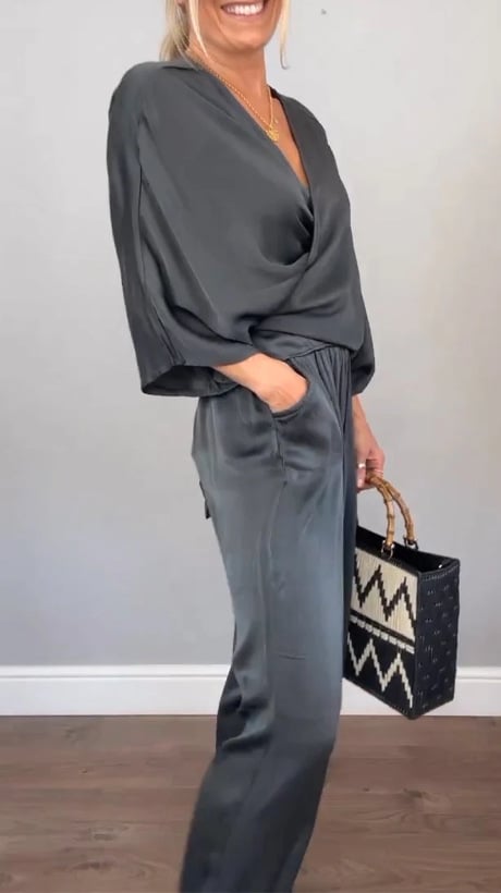 Ashlyn | Elegant Satin Set with V-Neck
