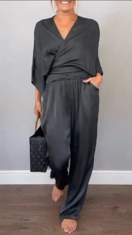 Ashlyn | Elegant Satin Set with V-Neck