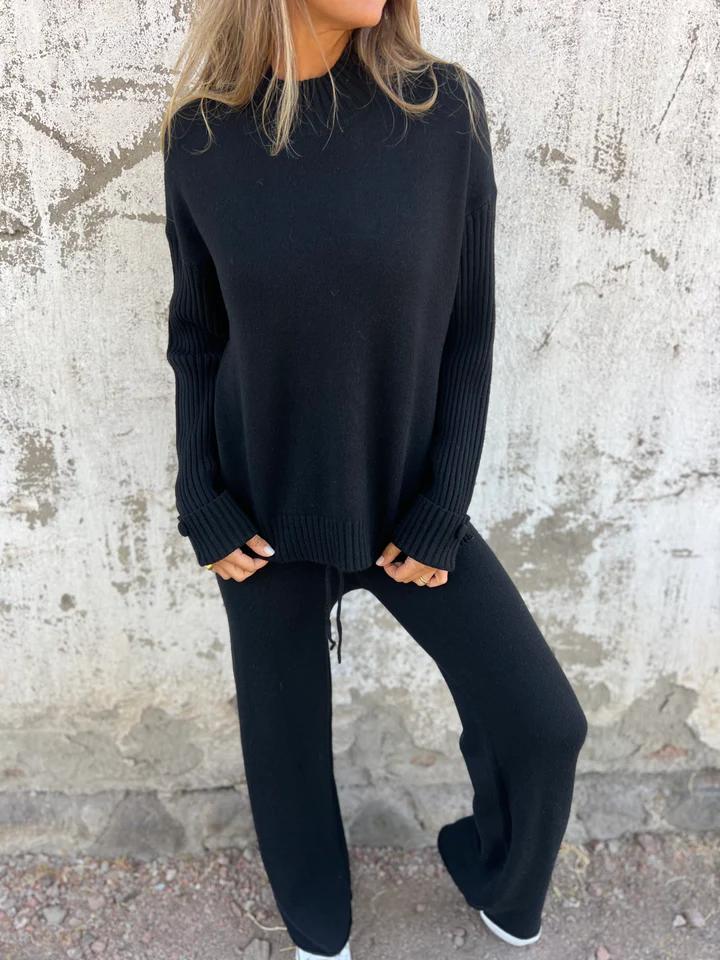 Leila | Casual two-piece suit with a round neckline and long sleeves - S / Black
