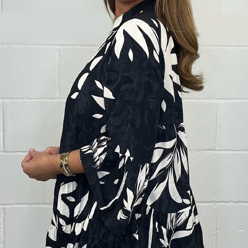 Eugenia | Casual top with V-neck and ruffle detail